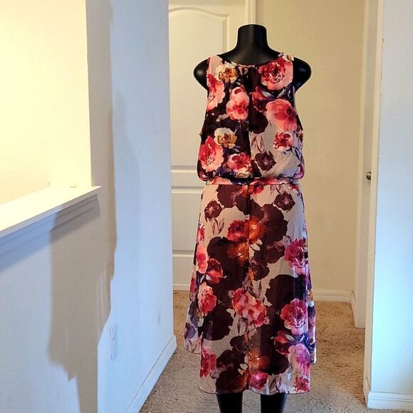 MIIE GABRIELLE MULTI-COLOR FLORAL PRINT DESIGN ROUNDNECK LINE SLEEVELESS DRESS - Picture 7 of 16